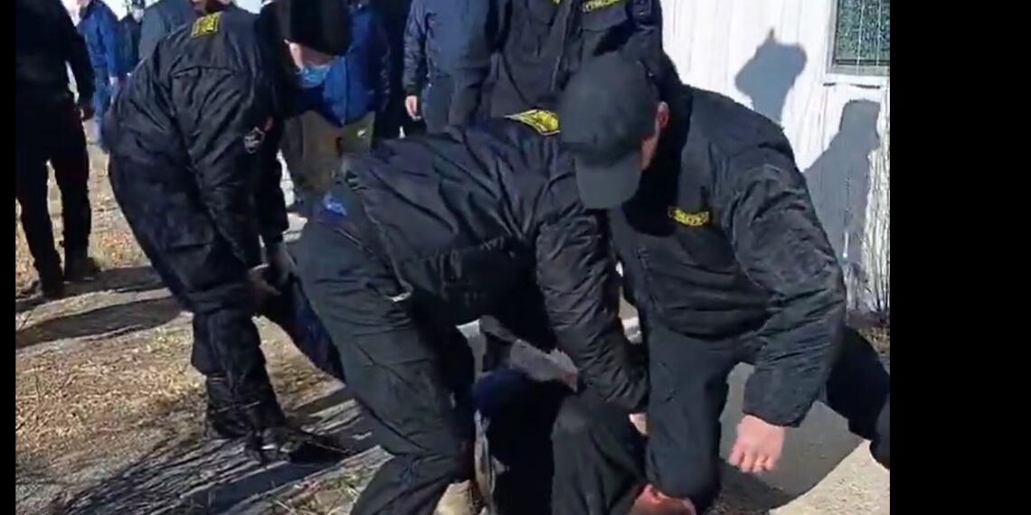 Петрочайна компани иргэн Ц-г хүч хэрэглэж байгаа ноцтой бичлэг цацагдлаа