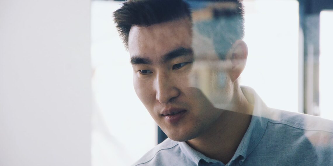 ШУУРХАЙ: Комедиан Б.Идэр-Одыг интерполоор ЭРЭН СУРВАЛЖИЛЖ байна