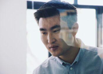 ШУУРХАЙ: Комедиан Б.Идэр-Одыг интерполоор ЭРЭН СУРВАЛЖИЛЖ байна