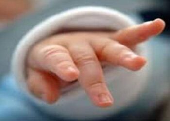 GS25 дэлгүүрт ой хүрээгүй хүүхдээ үлдээж явсан эмэгтэйг хайж байна