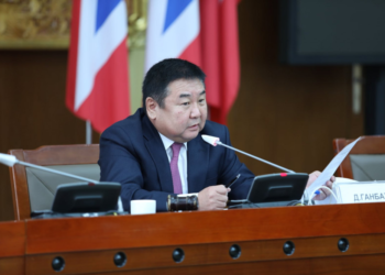 Д.Ганбат: Хүйсээ солиулдаг болсон цагт МАН-ын дарга нар Тайланд улс руу яваад эмэгтэй болоод ирнэ