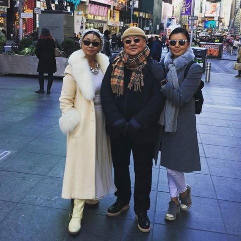 И.Нямгаваа найруулагчийн охид төрийн мөнгөөр Америкт сурсан ч зээлээ төлөөгүйн дээр эх орондоо ч эргэж ирсэнгүй