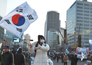 БНСУ-ын иргэд Монголын төрийн албан хаагчдыг Солонгост нэвтрүүлэхийг эсэргүүцэж эхэлжээ