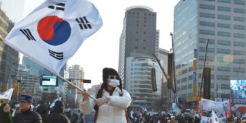 БНСУ-ын иргэд Монголын төрийн албан хаагчдыг Солонгост нэвтрүүлэхийг эсэргүүцэж эхэлжээ