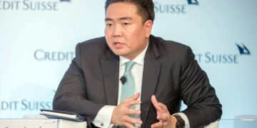 “Эрдэнэс Монгол” компанийн гүйцэтгэх захирлаар ажиллаж байсан Б.Бямбасайхан 46,197 ам.доллараар суралцаж зээлээ тэглүүлжээ