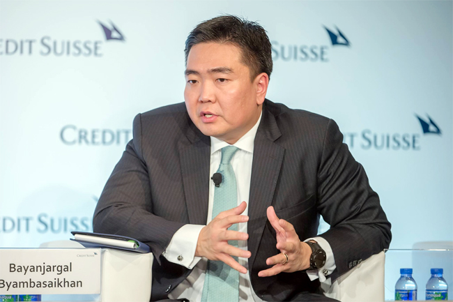 “Эрдэнэс Монгол” компанийн гүйцэтгэх захирлаар ажиллаж байсан Б.Бямбасайхан 46,197 ам.доллараар суралцаж зээлээ тэглүүлжээ