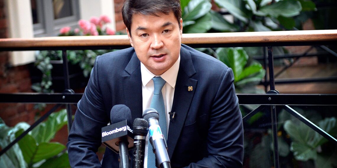 Ерөнхий сайд асан Ч.Сайханбилэгийн дүү Ч.Төгссайхан Колорадод сурахаар 31.102 ам.долларын зээл авсан ч улсдаа эргэж ирээгүйн дээр ЗЭЭЛЭЭ ТЭГЛҮҮЛЖЭЭ