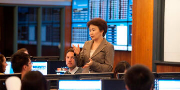 Сан Францискогийн Их сургуулийн захирлаар ажиллаж буй Э.Отгонцэцэг магистрт сурахаар 37,684 ам.долларын зээл авснаа эргүүлэн төлөөгүй байна